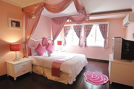 Hello Kitty Bedroom Stuff. Hello Kitty house!